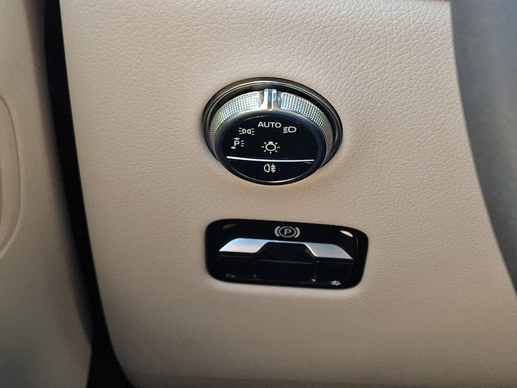 Certified Used 2026 White Mercedes-Benz GLC 300 image 24