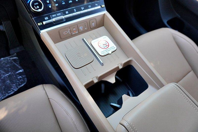 2025 Hyundai Santa Fe Limited - Photo 37