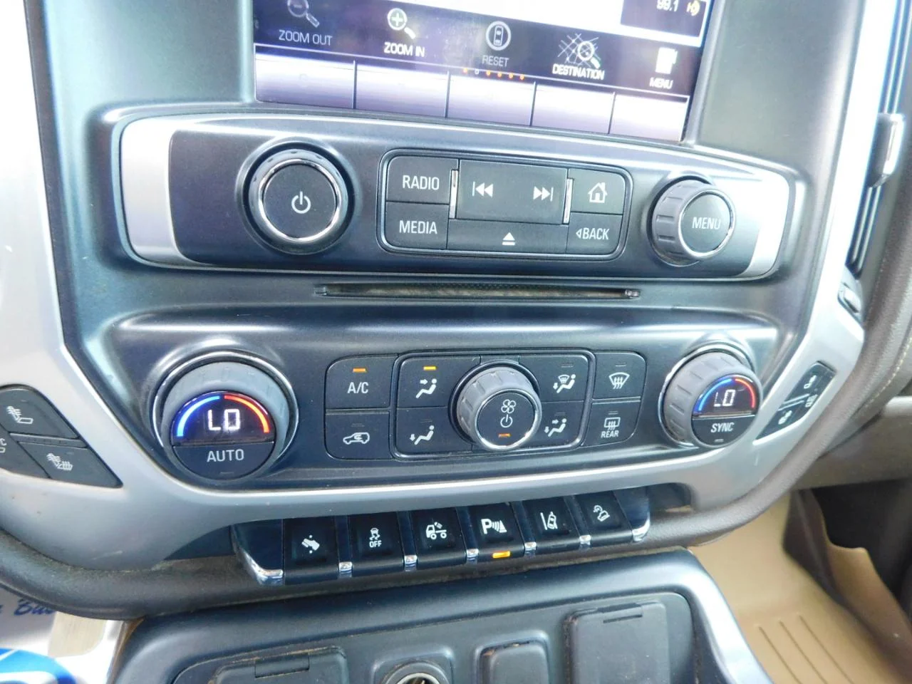 Used 2014 Black GMC 4WD Crew Cab 143.5 in SLT image 39