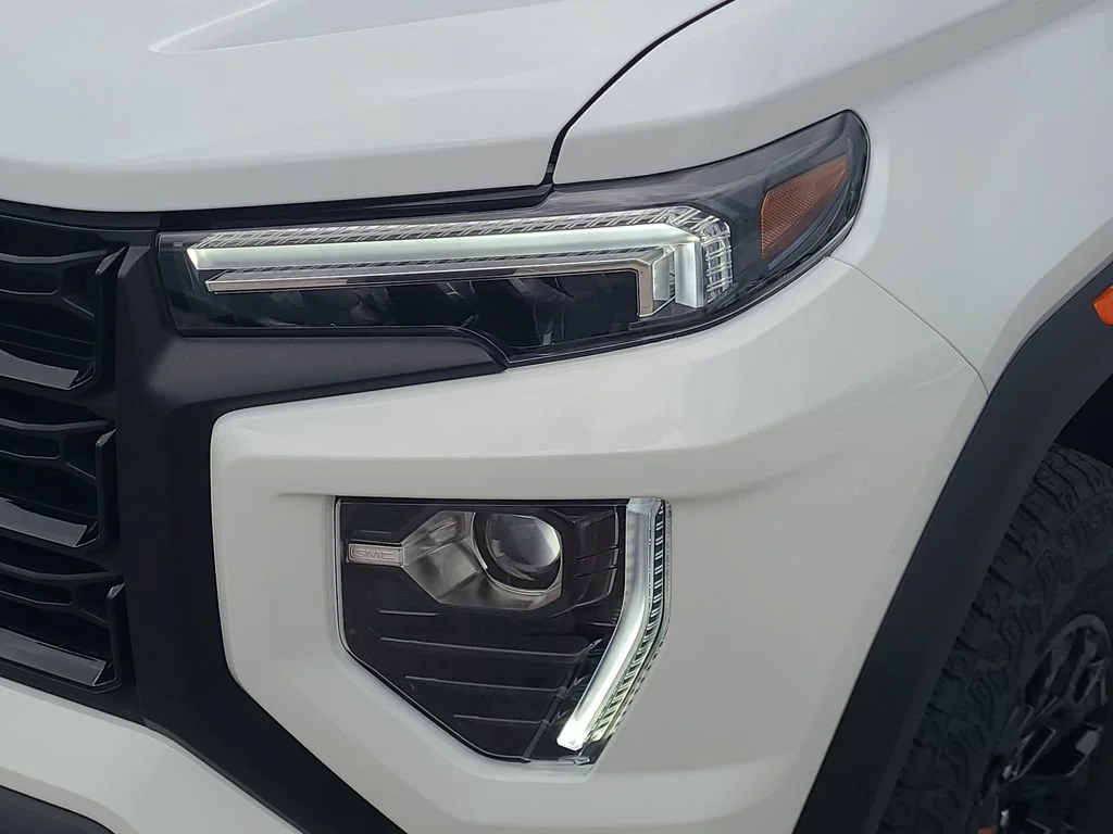 New 2026 Summit White GMC Elevation image 24