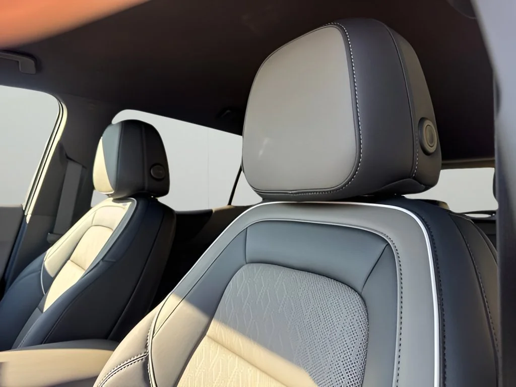 New 2027 Summit White Chevrolet LT image 14