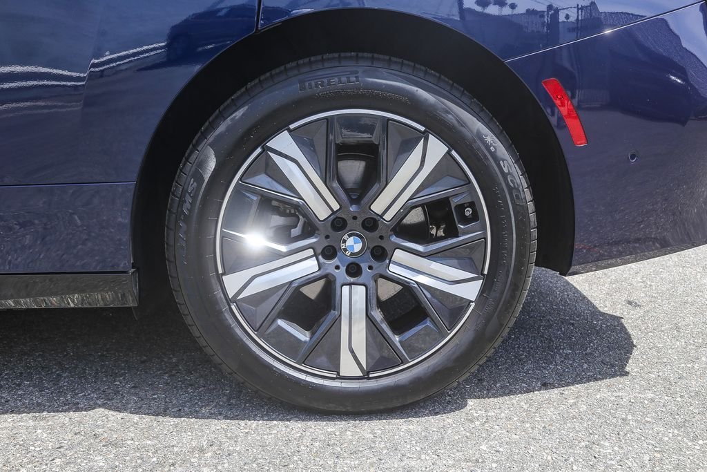 Used 2026 Tanzanite Blue II Metallic BMW xDrive60 image 8