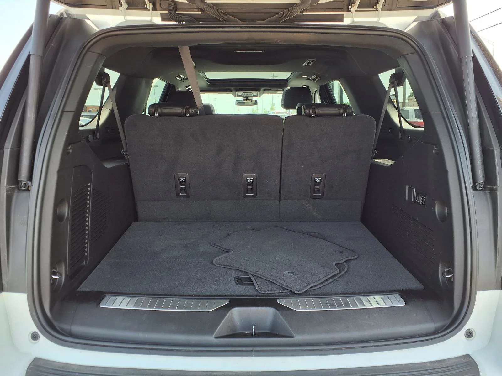 Used 2022 Summit White Chevrolet Z71 image 19