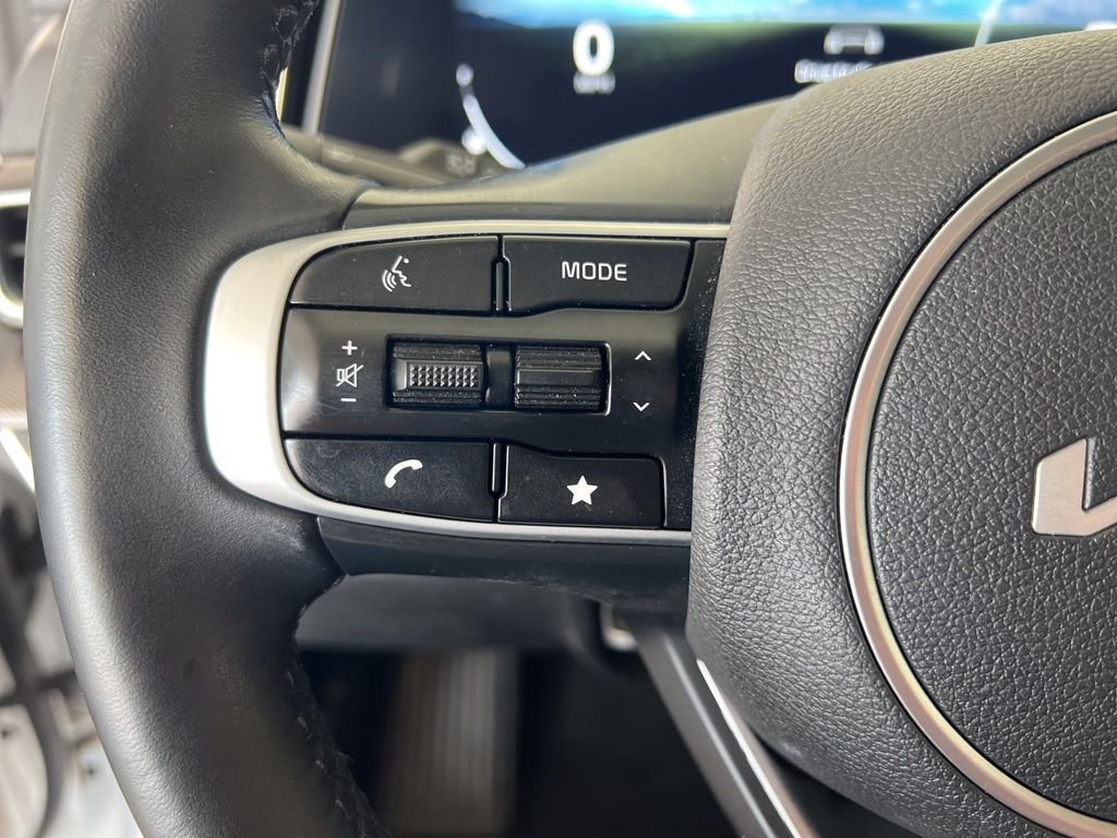 Used 2023 White Kia SX image 10