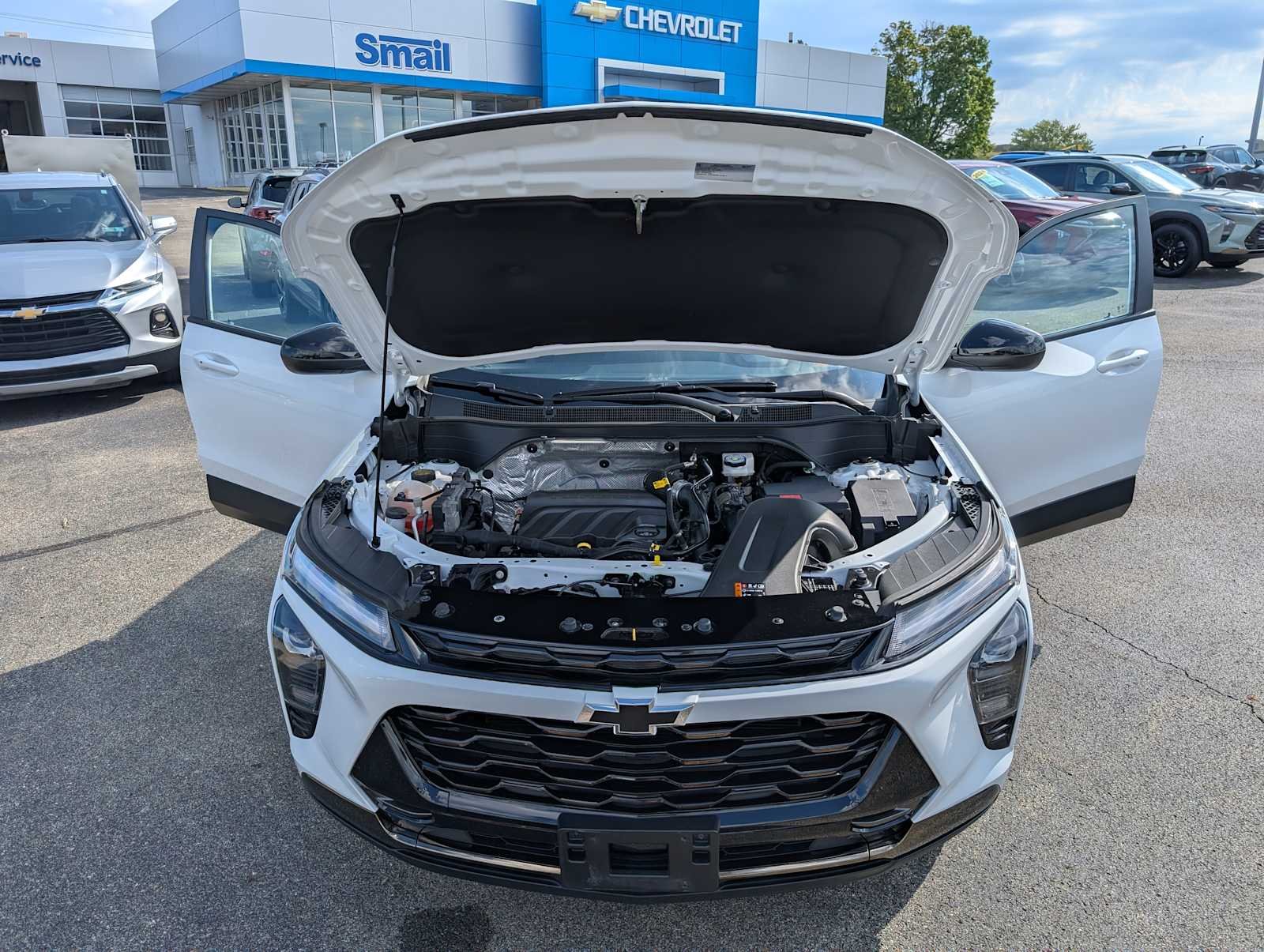 Used 2024 Summit White Chevrolet ACTIV image 13