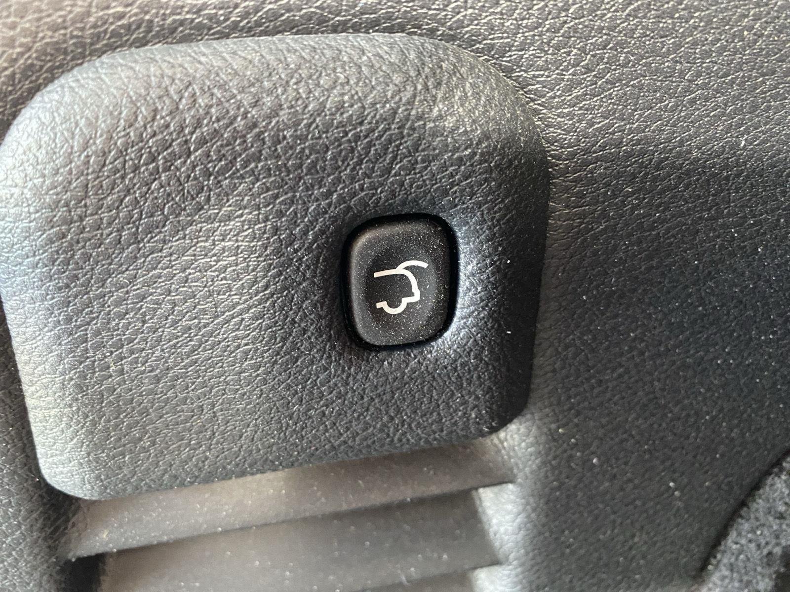 Used 2020 Granite Crystal Metallic Clearcoat Jeep Altitude image 8