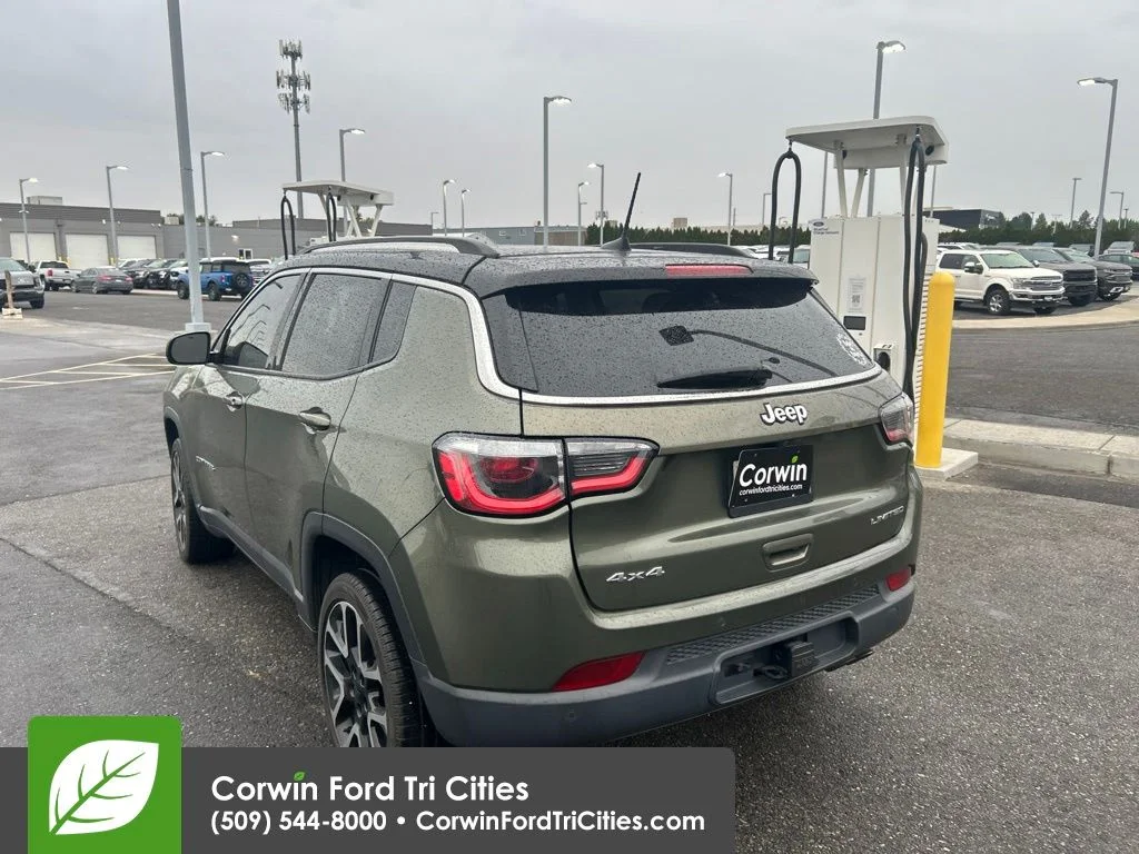 Used 2018 Olive Green Pearlcoat Jeep Limited image 11