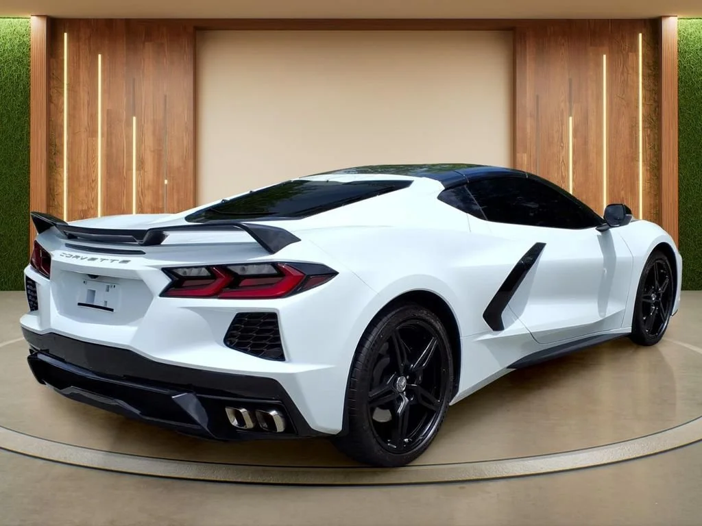 Used 2020 ARCTIC WHITE Chevrolet 2LT image 28