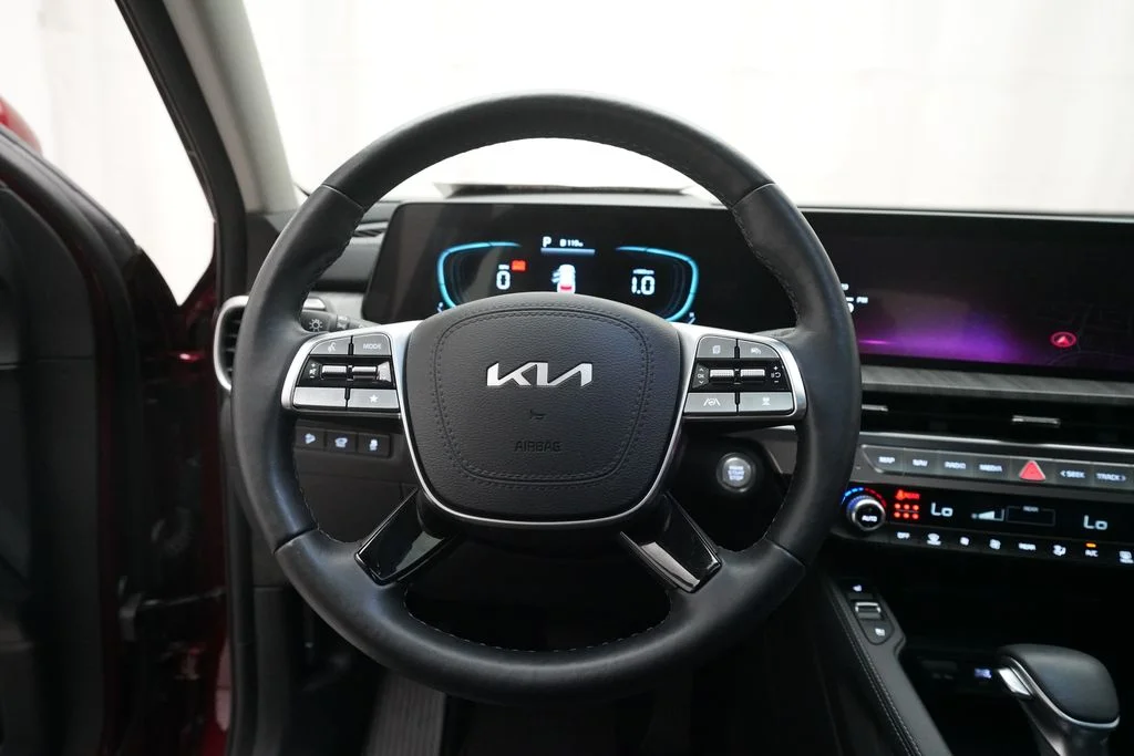 Used 2024 Red Kia EX image 3