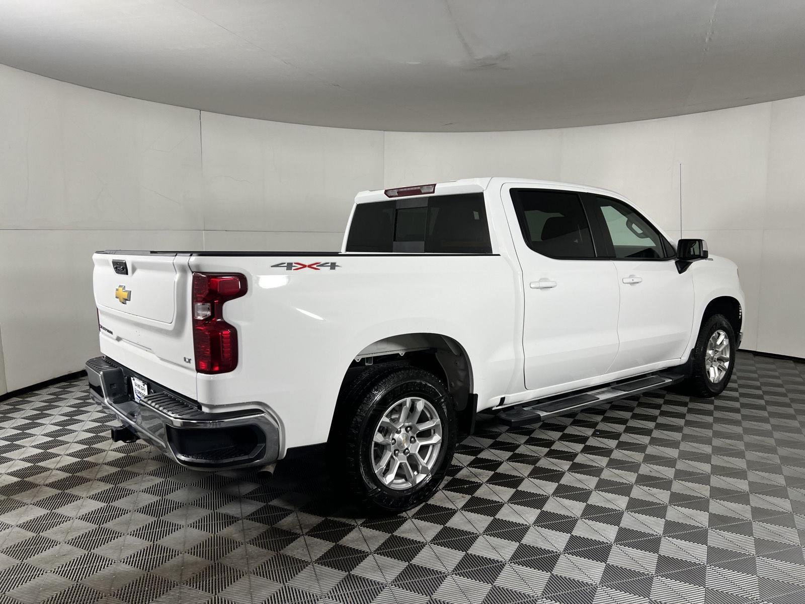 Used 2025 Summit White Chevrolet LT image 20