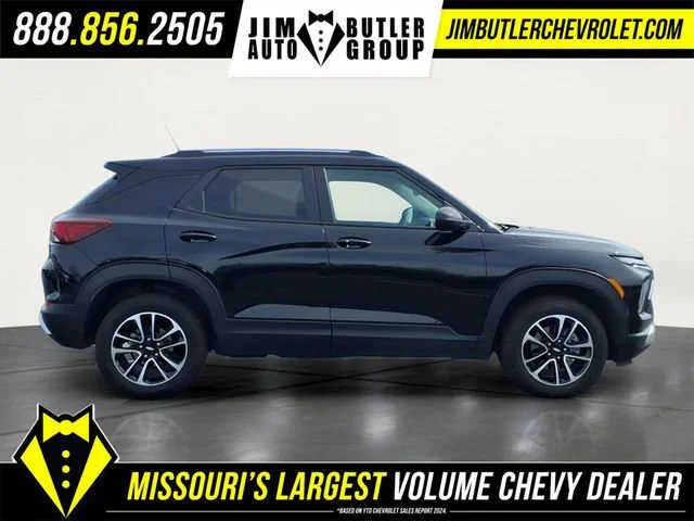 Used 2025 Mosaic Black Metallic Chevrolet LT image 4