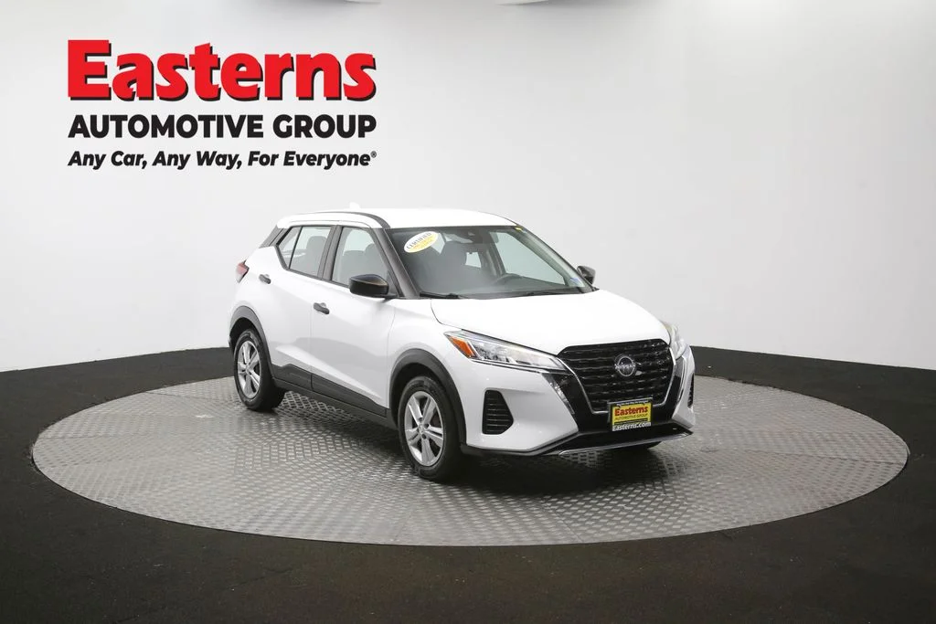 Used 2022 White Nissan S image 48