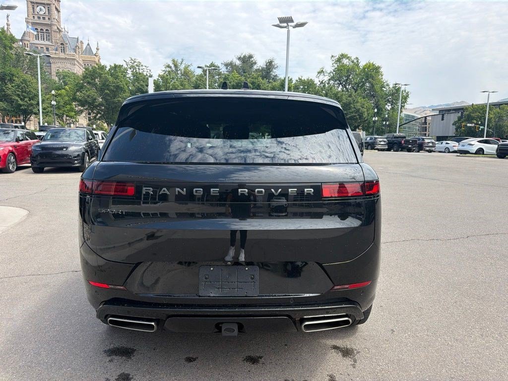 Used 2025 Black Land Rover Dynamic SE image 6