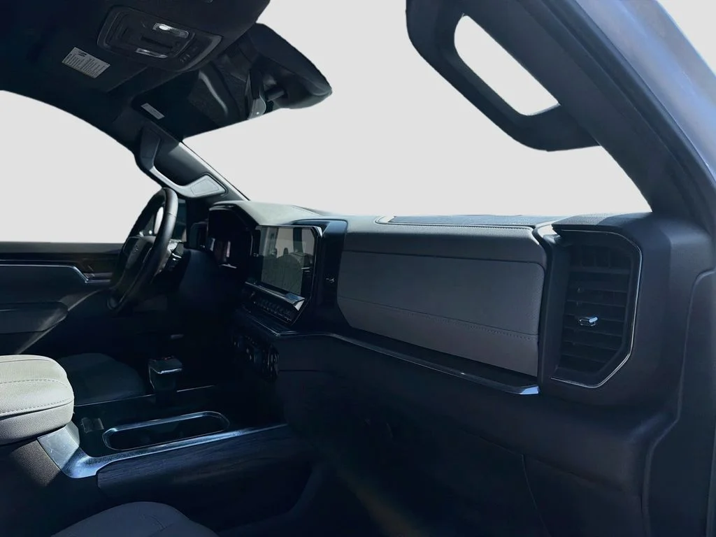 Used 2025 White Chevrolet LTZ image 33