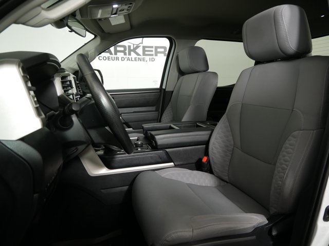 Used 2024 Ice Cap Toyota Crew Cab SR5 w/ Convenience Pkg image 9