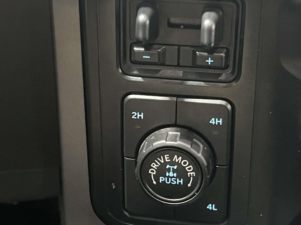 Used 2022 Oxford White Ford XLT Super Crew  4x4 5.0L 1 Owner 302A image 23