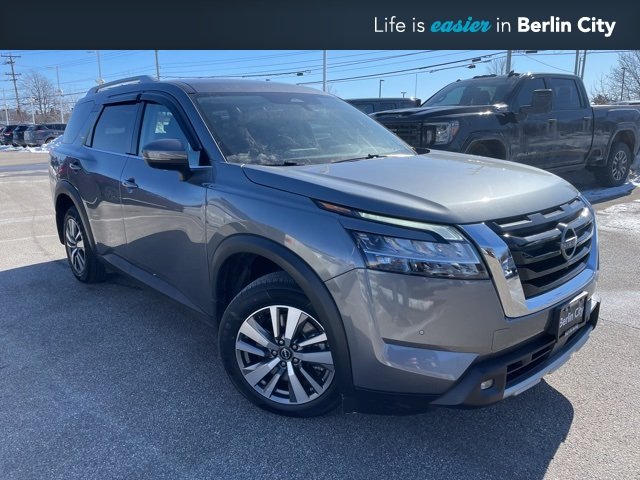 2022 Nissan Pathfinder SL