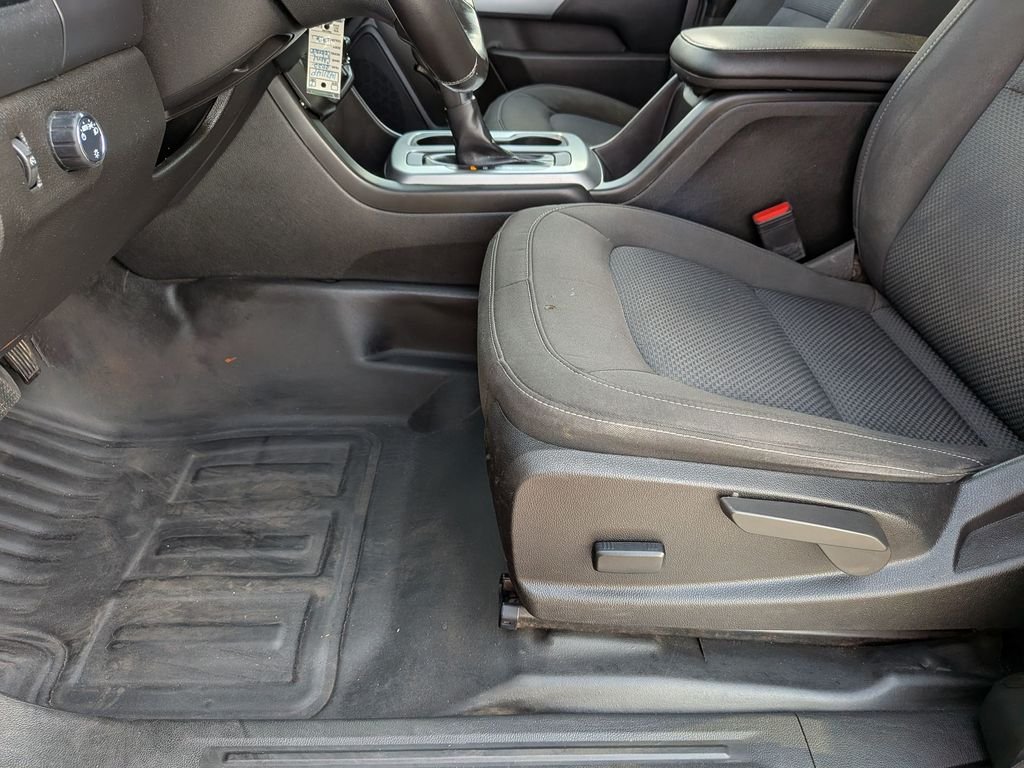 Used 2022 White Chevrolet LT image 15