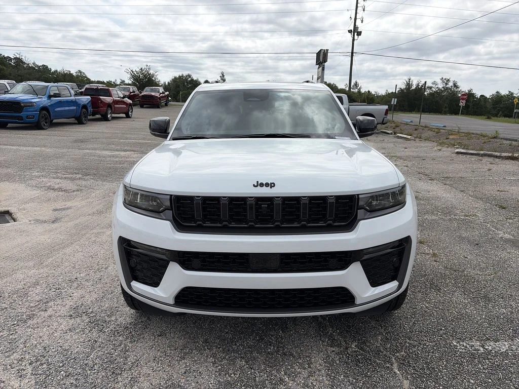 New 2026 Bright White Clear-Coat Exterior Paint Jeep Limited Reserve image 9