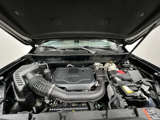 Used 2023 Black GMC SLT image 31