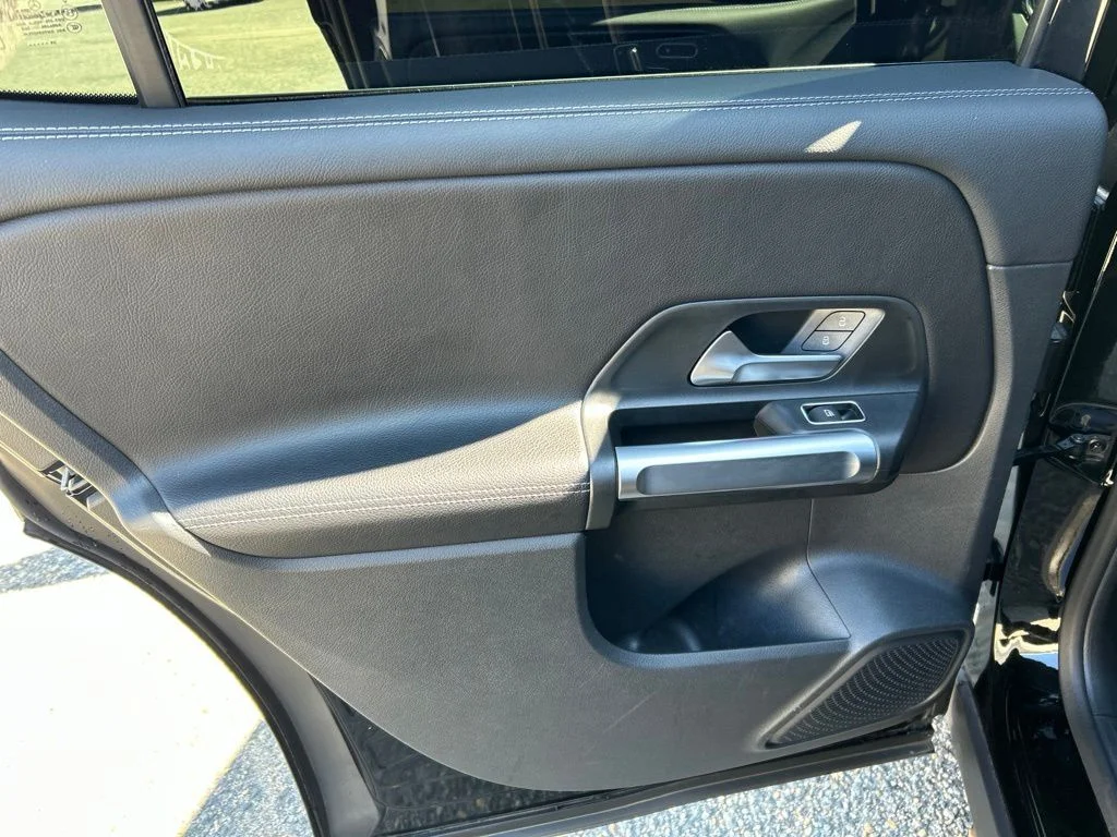 Used 2025 Black Mercedes-Benz GLB 250 image 18