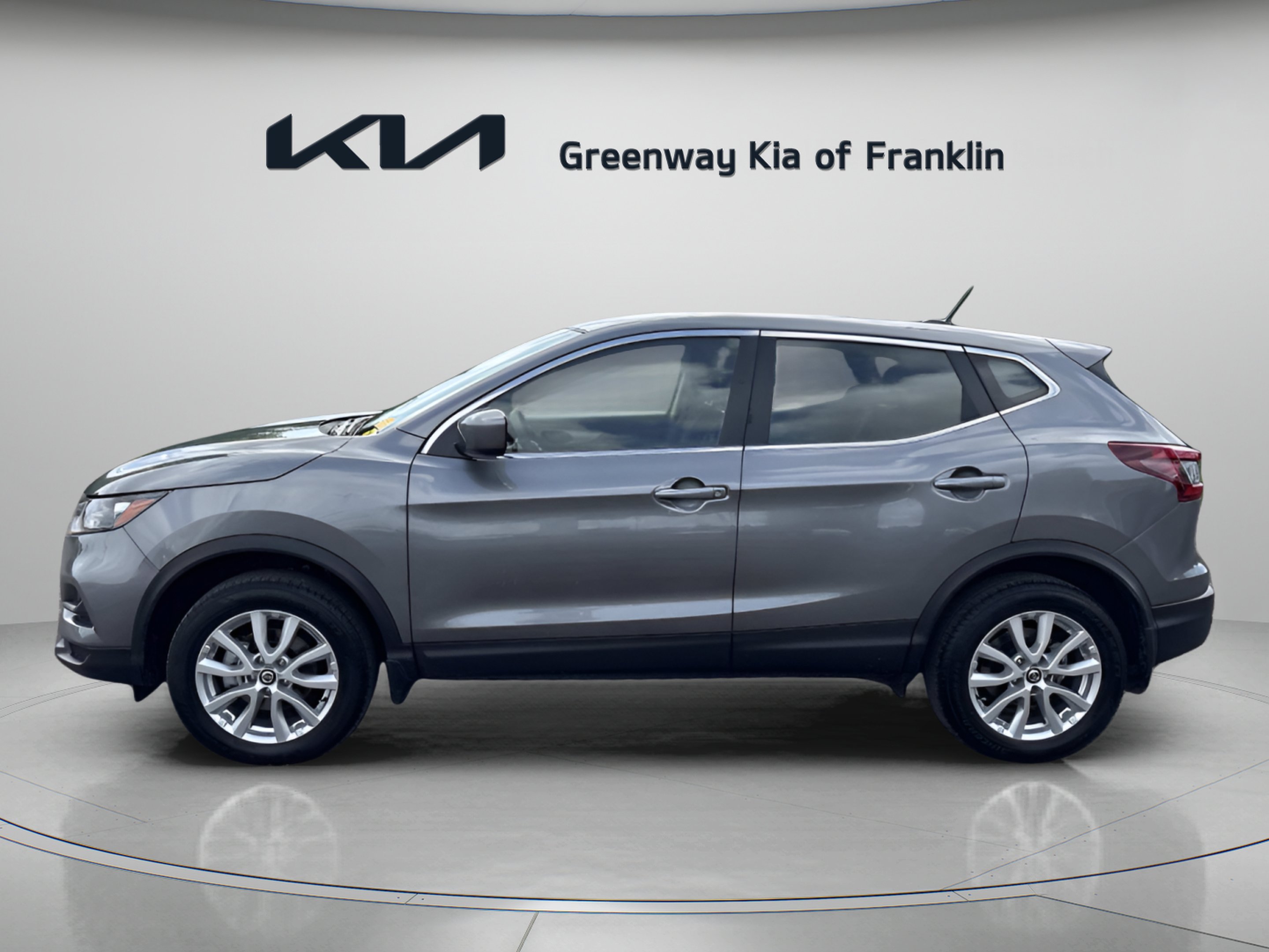 Used 2022 Gun Metallic Nissan S image 4