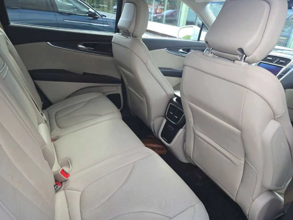 Certified Used 2020 White Lincoln Reserve image 3