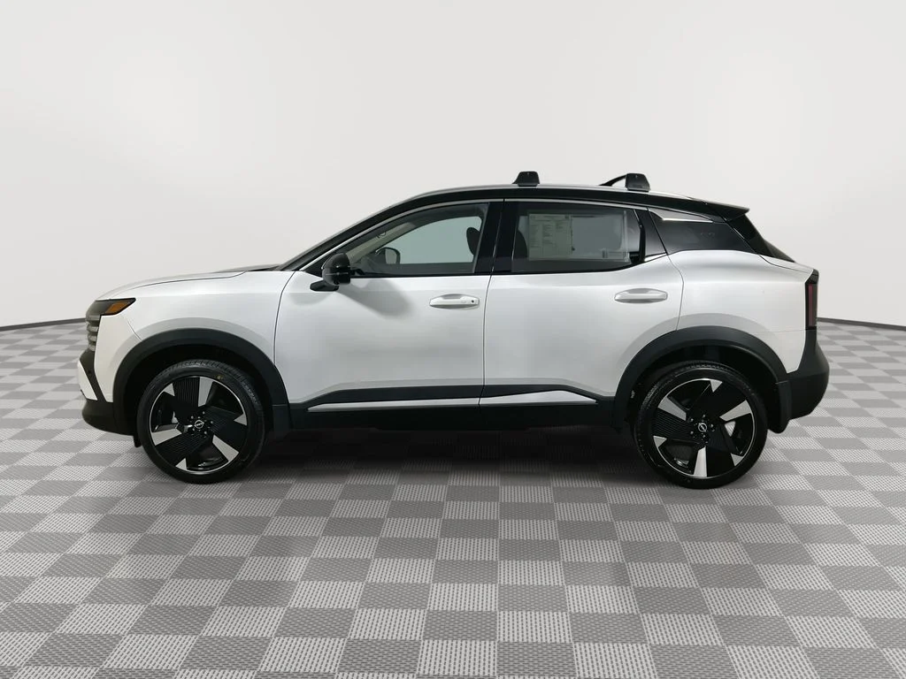 New 2026 Aspen White TriCoat / Super Black Two-tone Nissan SR image 5