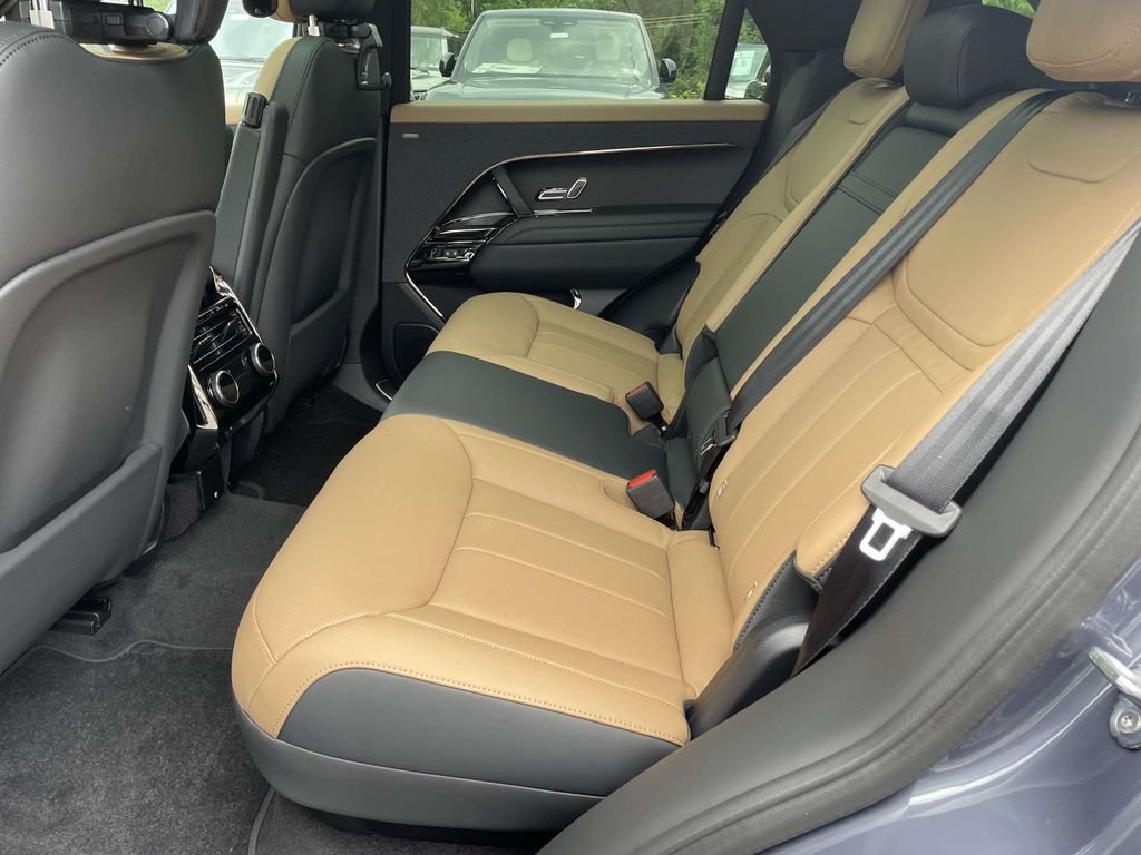 New 2026 Varesine Blue Land Rover Dynamic SE image 16