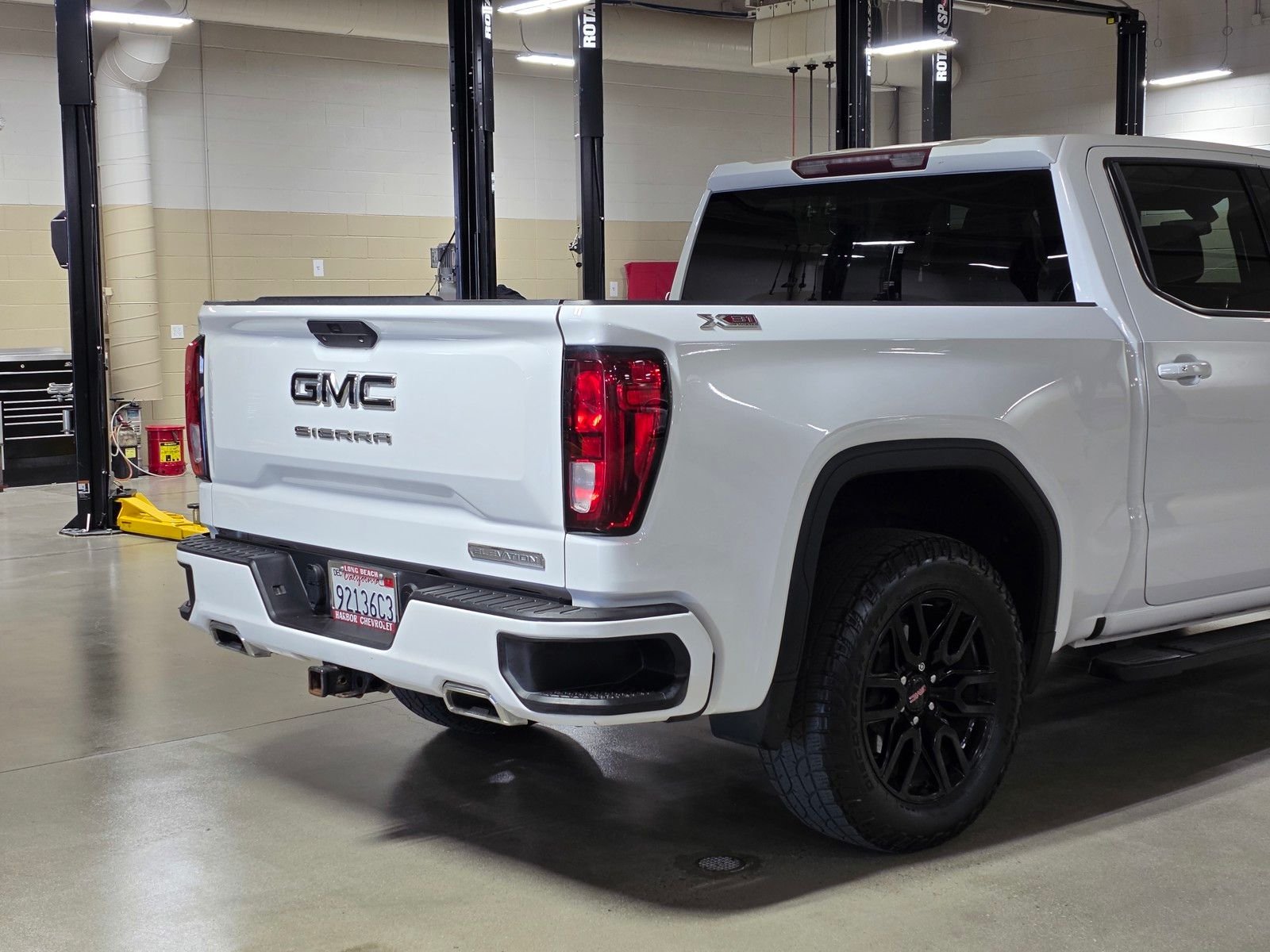 Used 2021 Summit White GMC Elevation image 12