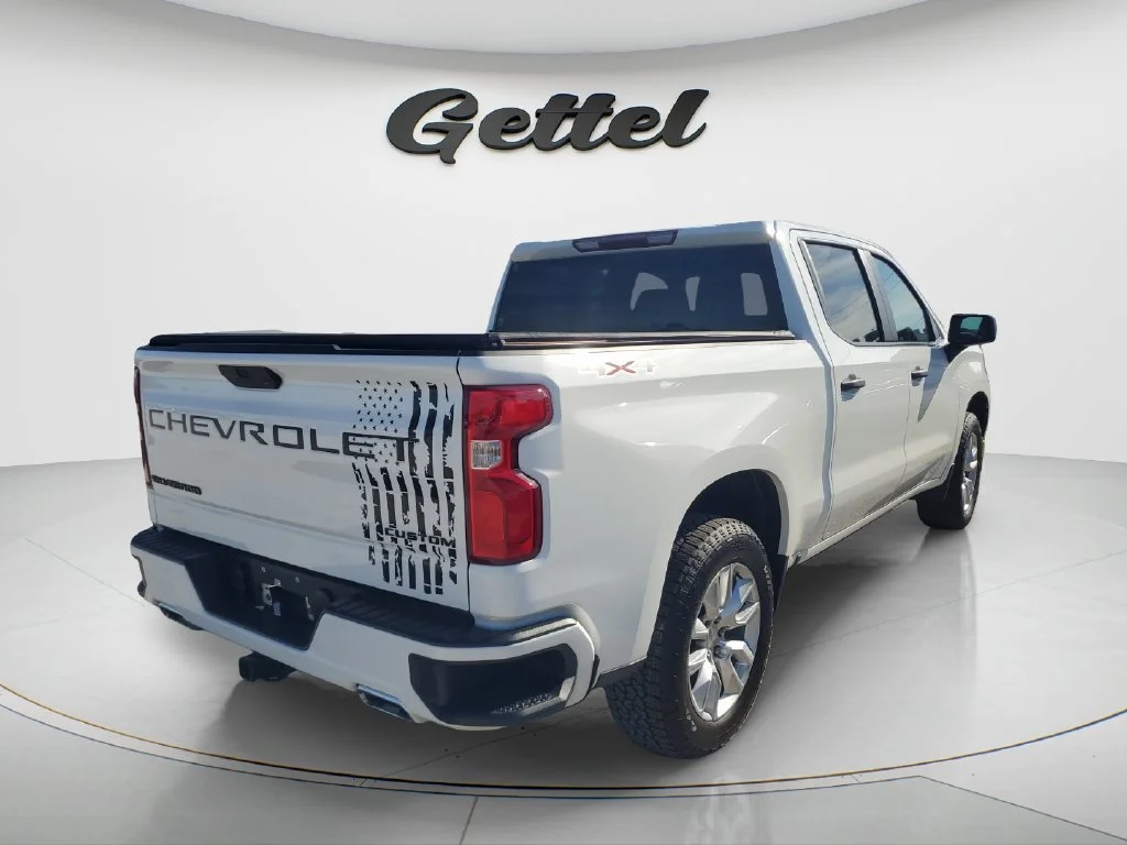 Used 2020 SUMMIT WHITE Chevrolet Custom image 3