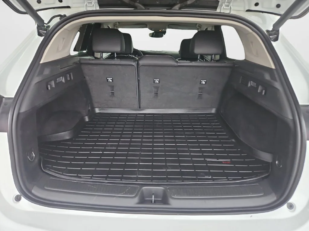 Used 2022 SUMMIT WHITE Buick Essence image 9