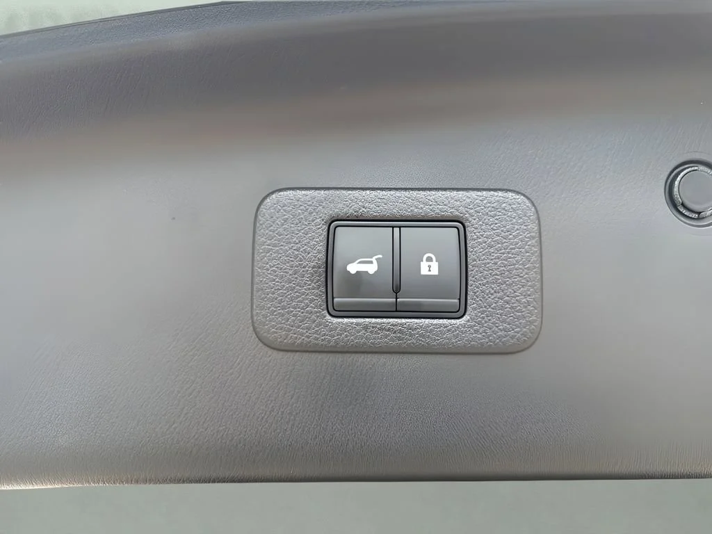 Used 2023 Maroon Nissan Platinum image 34