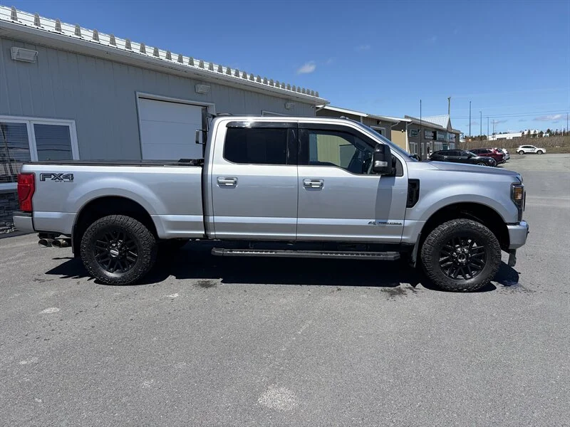 Used 2022 Grey Ford Super Duty Lariat image 3