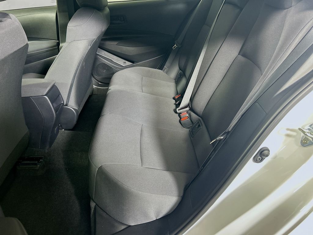 Used 2022 White Toyota LE image 22