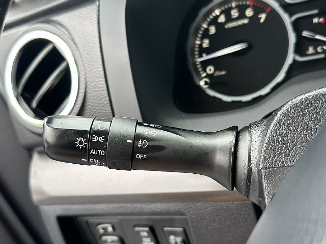Used 2020  Toyota SR5 image 27