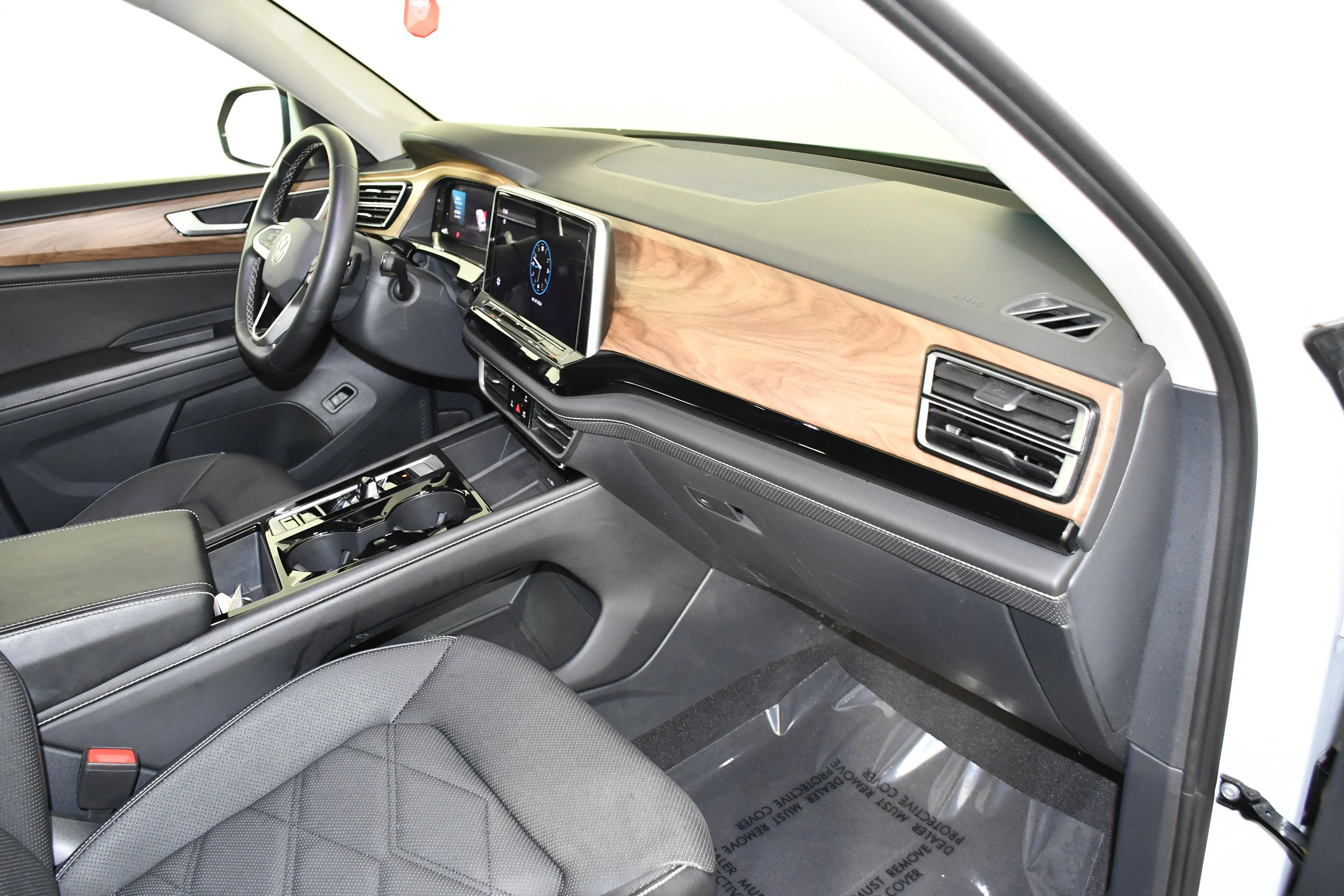 Used 2024 Gray Volkswagen 2.0T SE w/Technology image 40