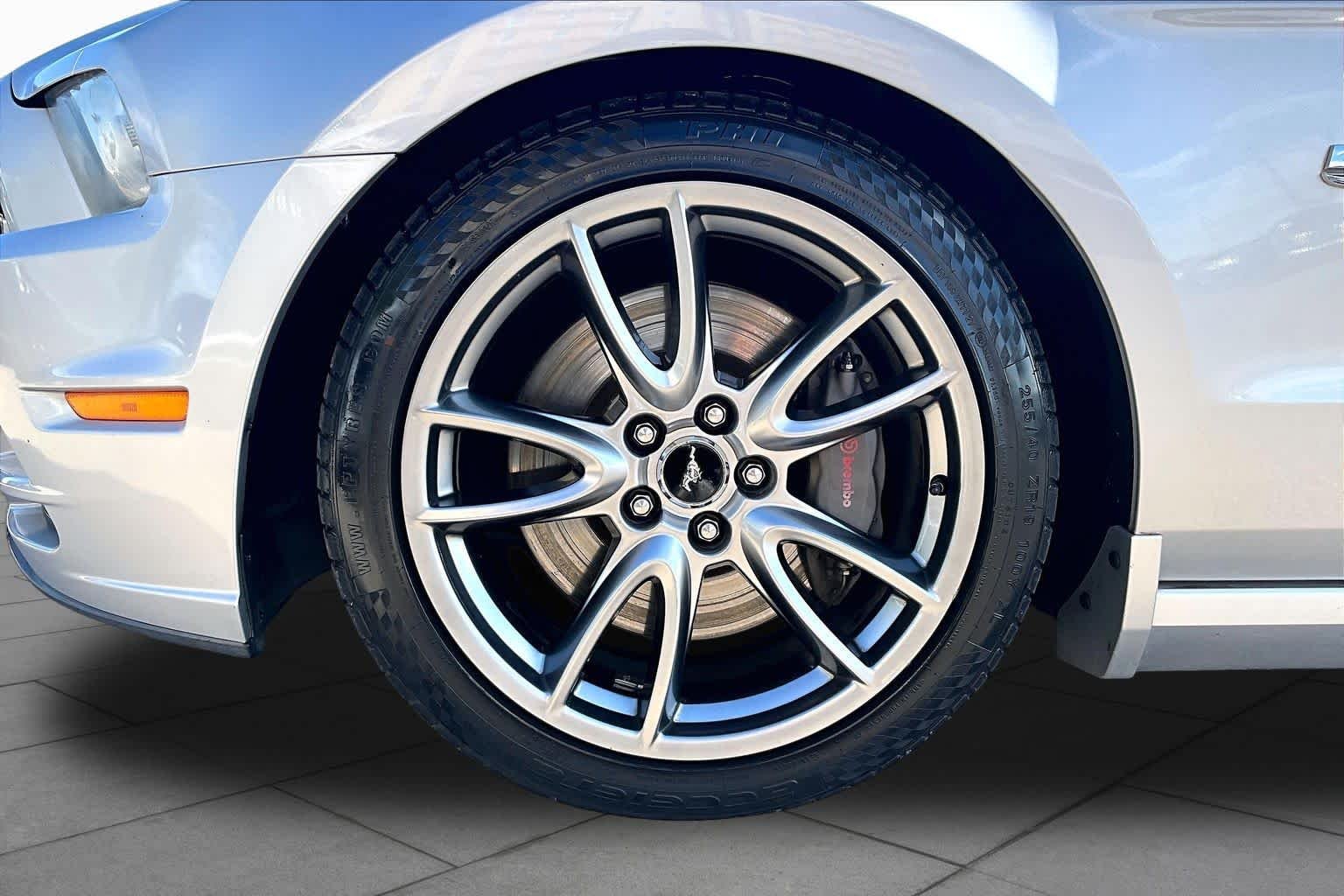 Used 2014 Ingot Silver Metallic Ford GT image 10