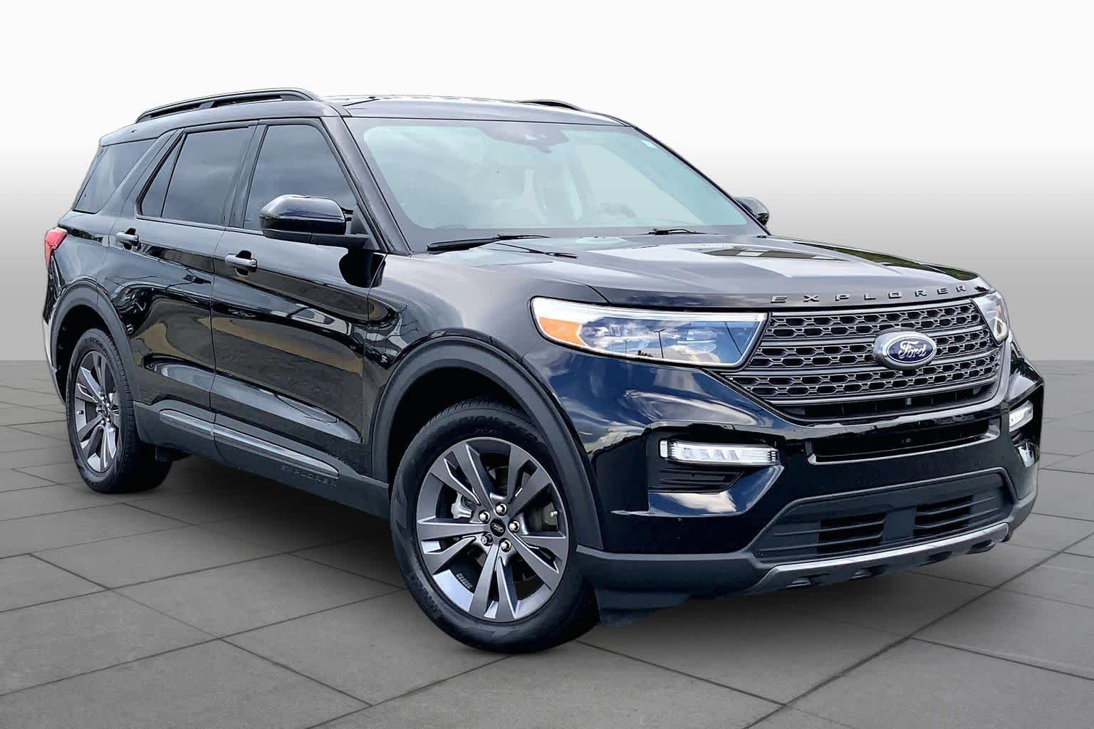 Used 2023 Agate Black Metallic Ford XLT image 3