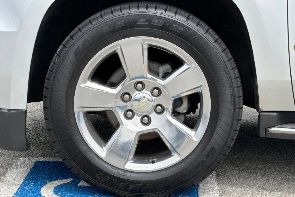Used 2018 Silver Ice Metallic Chevrolet Premier image 37
