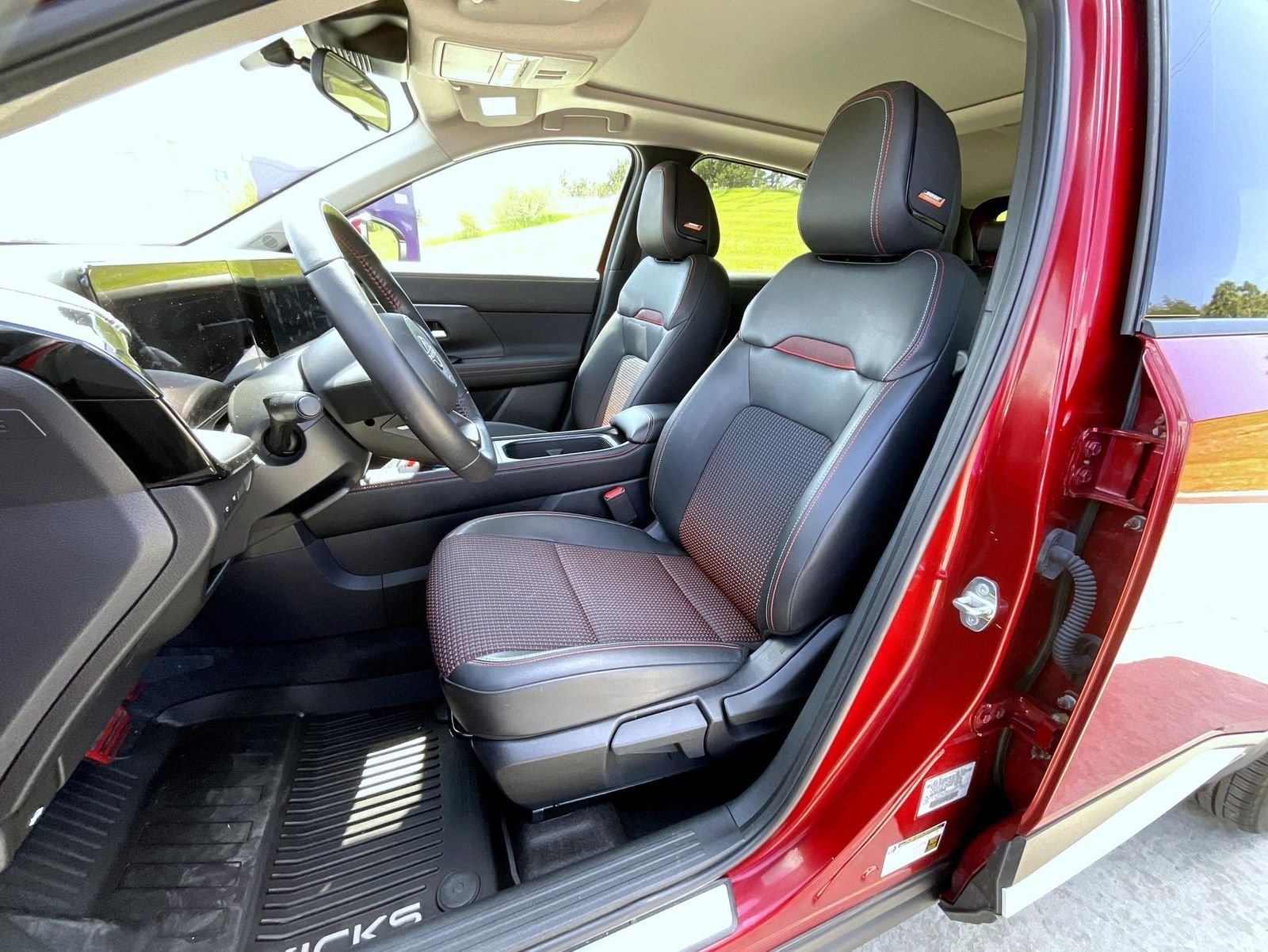 Used 2025 Red Nissan SR image 10