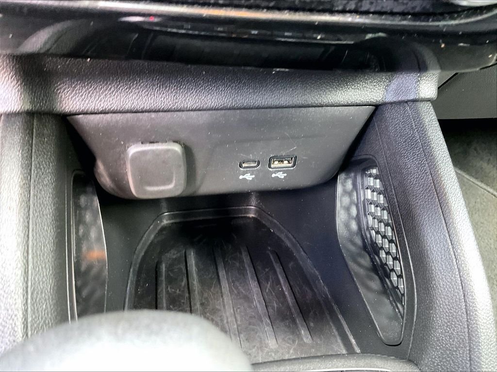 Used 2025 White Chevrolet LT image 12