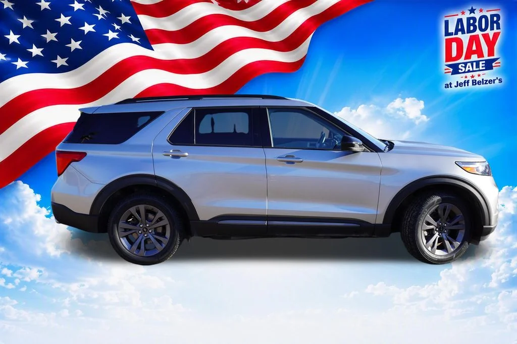 Certified Used 2023 Iconic Silver Metallic Ford XLT image 3