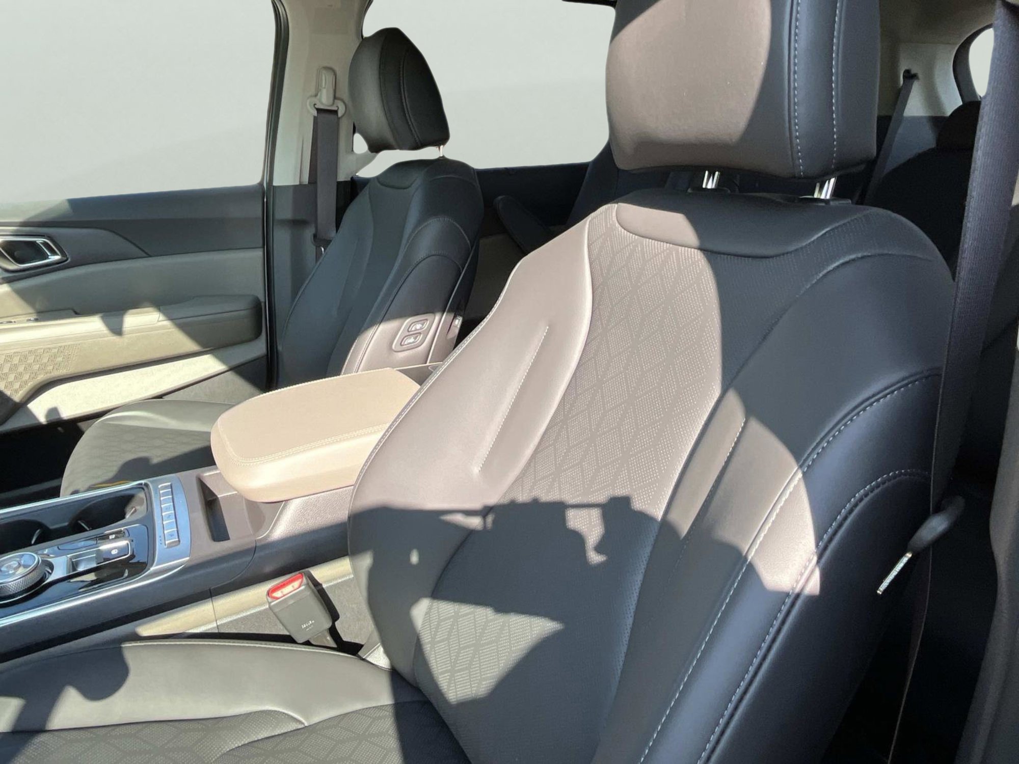 New 2026 Ivory Silver Kia EX image 22