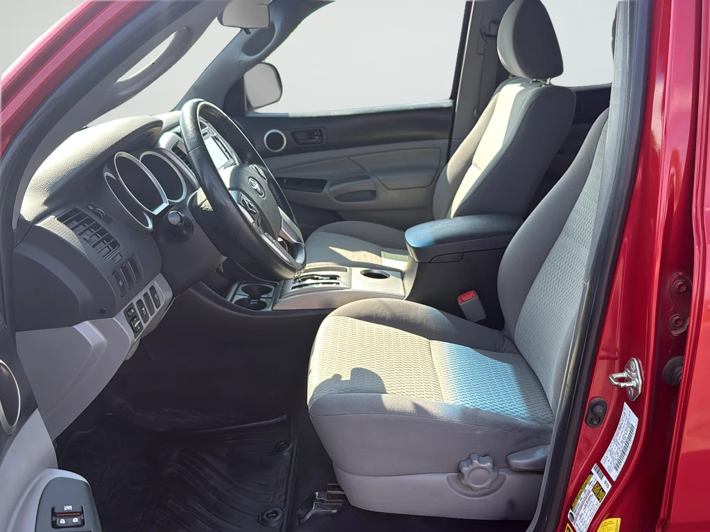 Used 2015 Red Toyota Base image 12