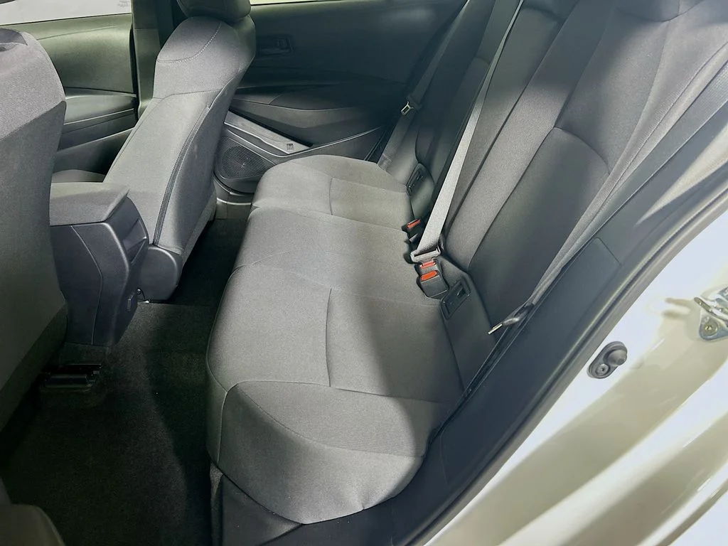 Used 2022 White Toyota LE image 22