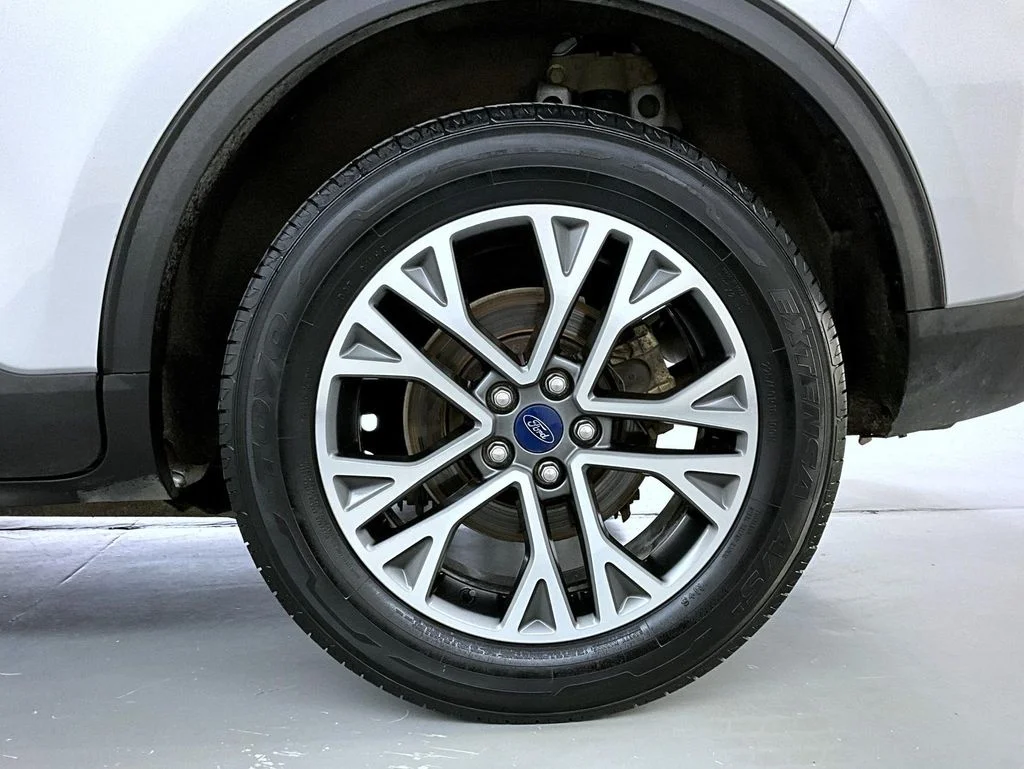Used 2020 Silver Ford SEL image 22