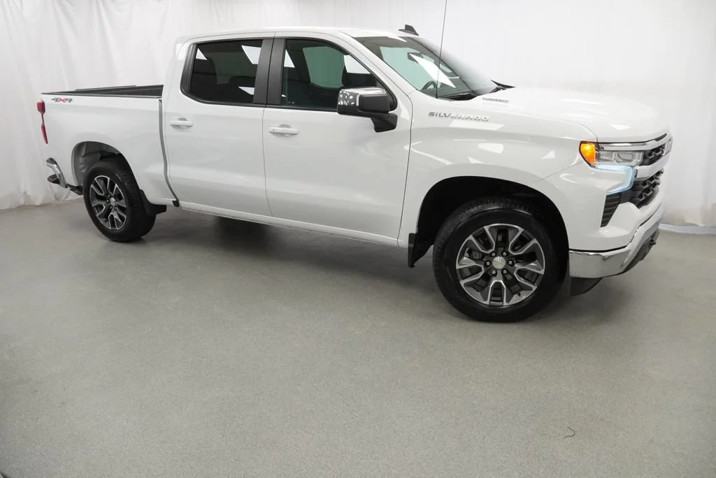 Used 2024 Summit White Chevrolet LT (2FL) image 6