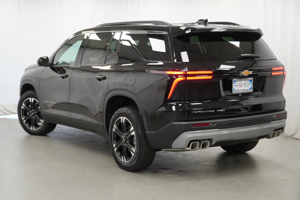New 2027 Mosaic Black Metallic Chevrolet LT image 17