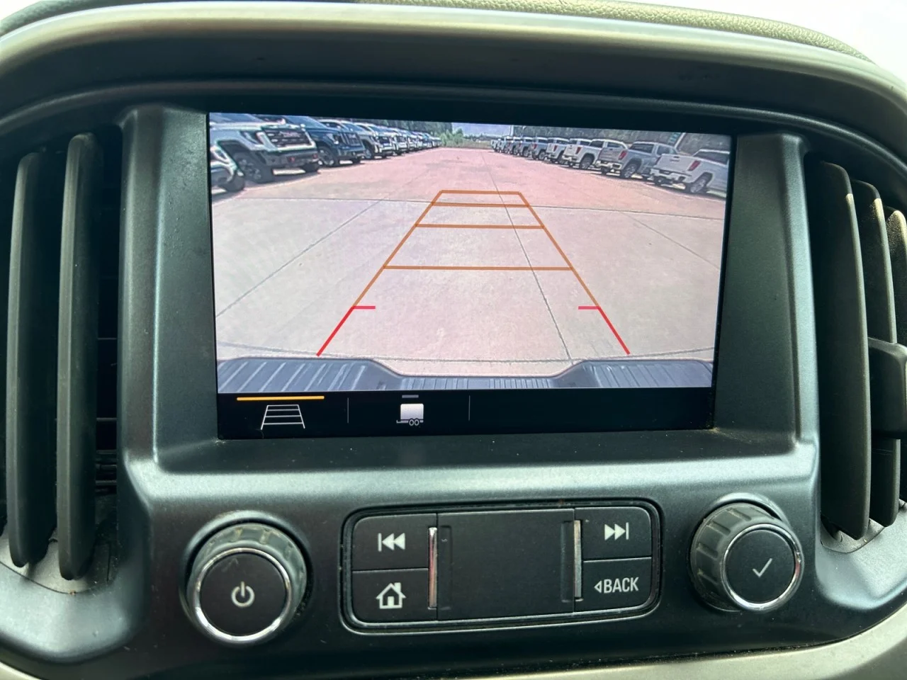 Used 2022 Black Chevrolet Z71 image 12